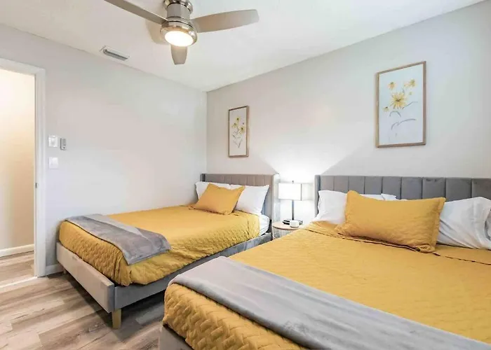 Poolside Oasis-5 Miles From Venice Beach