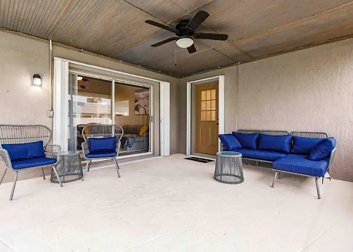 Poolside Oasis-5 Miles From Venice Beach
