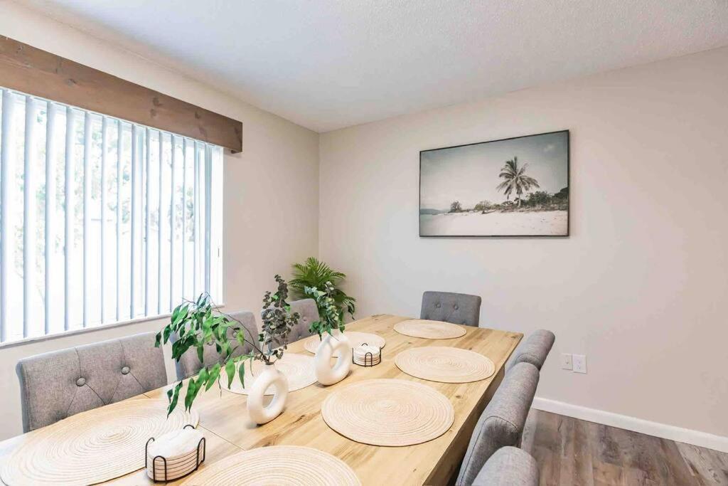 Poolside Oasis-5 Miles From Venice