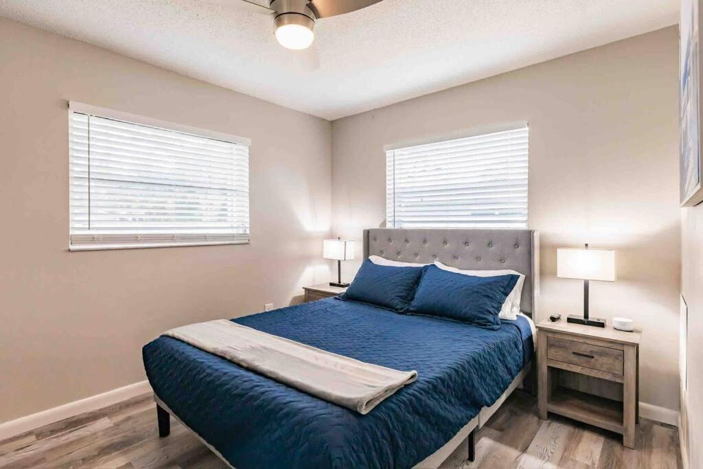 Poolside Oasis-5 Miles From *